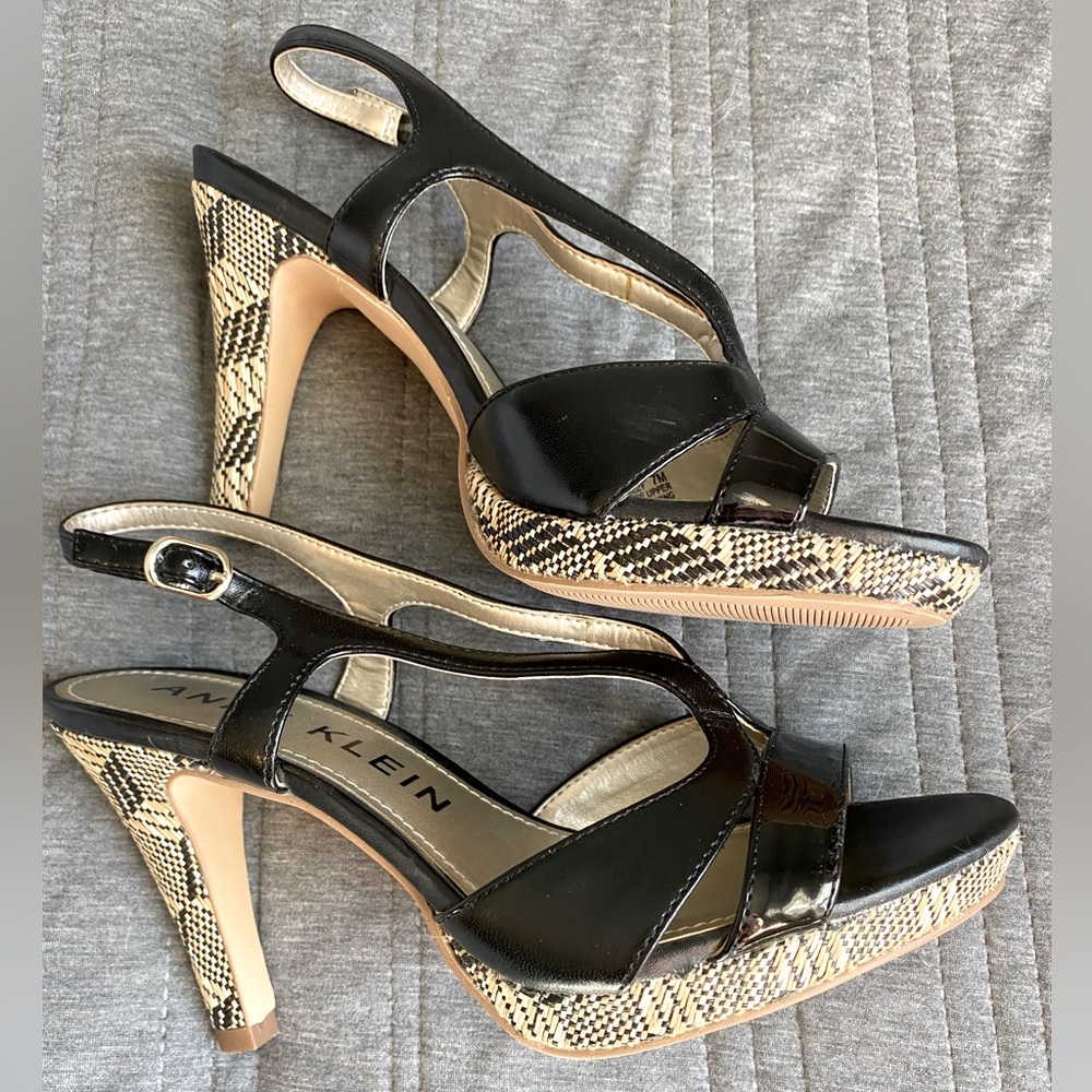 Anne Klein black and tan heels like new size 7